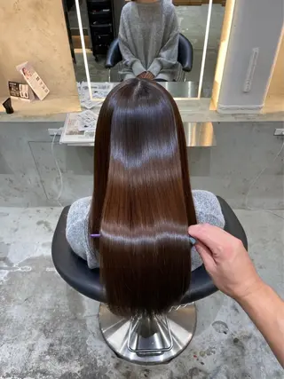 ロング 低ダメージ透明カラー 𝙼𝙰𝙽𝙰のヘアスタイル