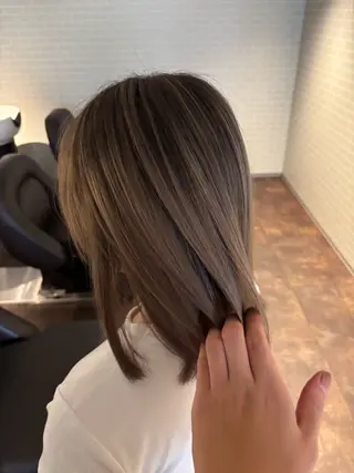 ミディアム カラー ヘアアレンジ グランルッソ所属・岡山× バレイヤージュカラーのヘアスタイル