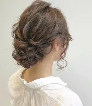 セミロング カレンダー 弁天町Tomoのヘアスタイル