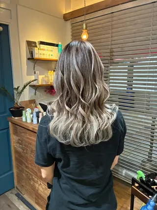 ロング カラー LUANAhair所属・金田 拓也のヘアスタイル