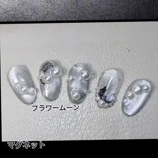 ネイル フラワー ムーンのネイルデザイン