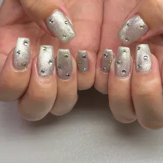 ネイル VIERU 🌈🎀💖のネイルデザイン