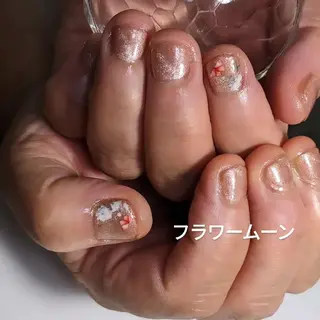ネイル フラワー ムーンのネイルデザイン