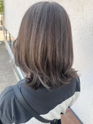 ミディアム カラー idea研究学園店所属・艶髪／レイヤーカット 塚越　紗菜のヘアスタイル