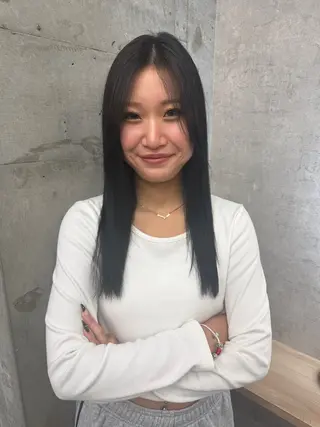 ミディアム 秋山 七海のヘアスタイル
