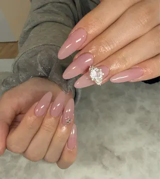 ロング ダンビーニャム サロールのネイルデザイン