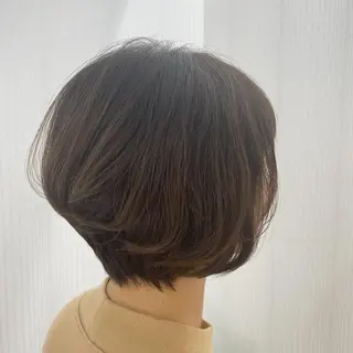 ショート カラー oshare tom (スタイリスト)所属・人気🌻《髪質改善》 平井 綾乃のヘアスタイル