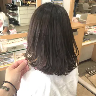 ミディアム カラー 🐝肥田 しょーと🐝のヘアスタイル