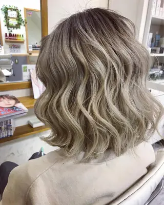 ミディアム カラー yosuke 梅田/バレイヤージュのヘアスタイル