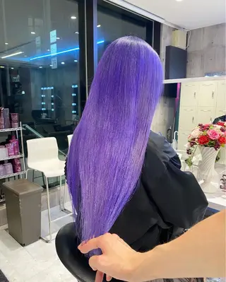 ロング カラー メンズ JuNブリーチに 縮毛矯正するプロのヘアスタイル