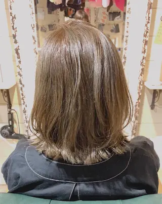 ミディアム クワハラ イオリのヘアスタイル