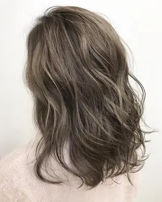 セミロング ハルカ/透け感カラー /顔周りレイヤーのヘアスタイル