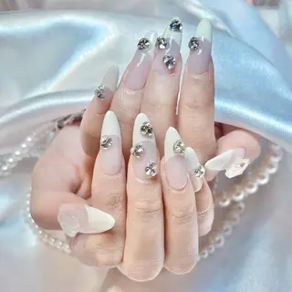 ネイル RAFFINE 月🦋🩵のネイルデザイン