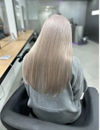 カラー セミロング くすみミルクティー／ ブラウン🪡TOWAのヘアスタイル