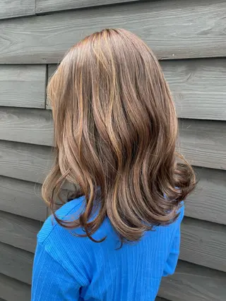 ミディアム 岡田 奈々のヘアスタイル