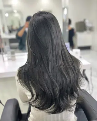 ロング カラー オリーブカラー🫒 レイヤーカット✂︎のヘアスタイル