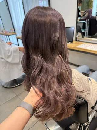 セミロング カラー ミルクティー× グレージュMOMOのヘアスタイル