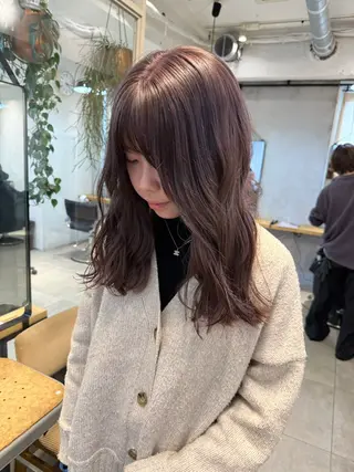 セミロング カラー ミルクティー× グレージュMOMOのヘアスタイル