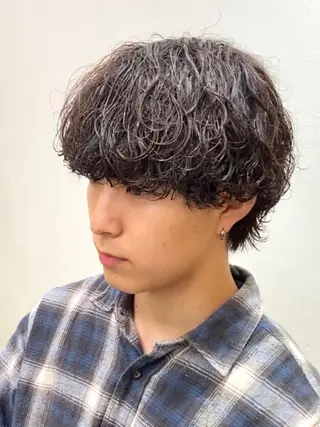 ショート パーマ メンズ 柏のセンターパート のプロ関口 柊太のヘアスタイル