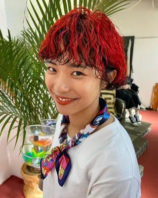 ショート パーマ qiie/ワンカラー インナーカラーのヘアスタイル