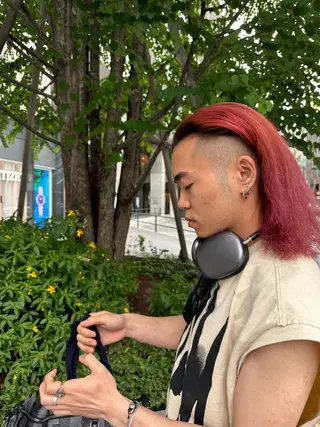 メンズ タイトボブ個性派カラ ーAKANEのヘアスタイル