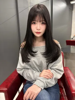 ロング 細井 友貴のヘアスタイル