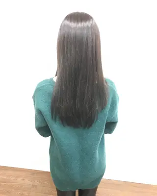 セミロング カラー GLAD 萩原のヘアスタイル