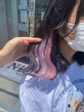 ミディアム カラー エクステ／インナー カラー 礒野朱里のヘアスタイル