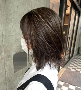 ミディアム 🫧ハイライトカラー 🫧 𝓜𝓘𝓤のヘアスタイル