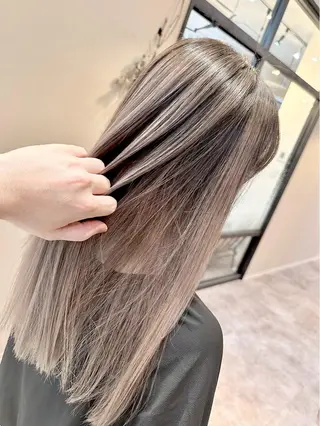 セミロング 🔷ブリーチバレイヤ ージュ🔷飯野達也のヘアスタイル