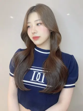 ロング Qin原宿店所属・葵 韓国オタク美容師 レイヤーカットのヘアスタイル
