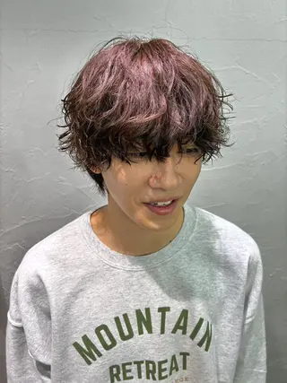 ショート カラー 佐藤 芽衣のヘアスタイル