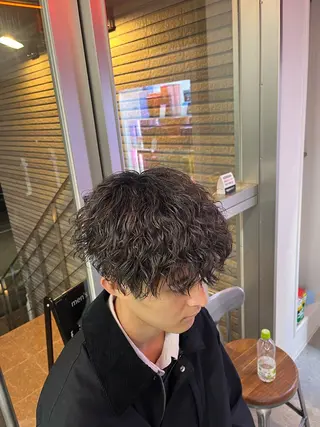 パーマ メンズハイトーン 北斗💍レイヤーのヘアスタイル