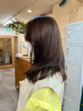 セミロング タケデ スズカのヘアスタイル