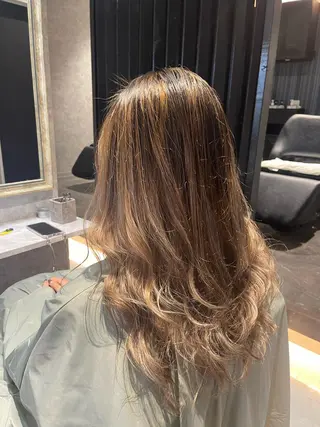 ロング ハイトーン ／ レイヤー/吉田陸斗のヘアスタイル