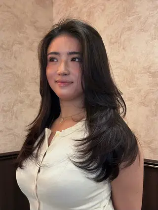 ロング Momo/海外ヘア /レイヤー/艶カラーのヘアスタイル