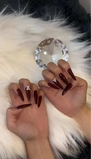 ネイル 𝐍𝐚𝐢𝐥 𝐬𝐚𝐥𝐨𝐧 𝐤𝐢𝐭𝐭𝐲所属・日妻 詩葉のネイルデザイン