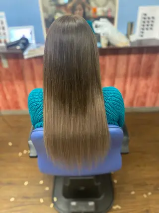 カラー masa ディレクターのヘアスタイル