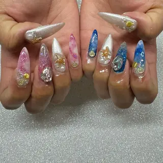 ネイル VIERU 🌈🎀💖のネイルデザイン