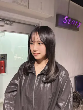 セミロング カラー NANAMI🩵 大人可愛い韓国ヘアのヘアスタイル