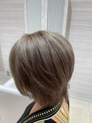 ショート カラー 脱白髪染め白髪ぼかし TERA（寺崎）のヘアスタイル