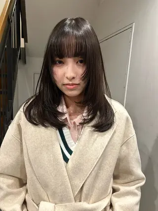 セミロング hen所属・心斎橋/レイヤー/ ブリーチ/モエのヘアスタイル