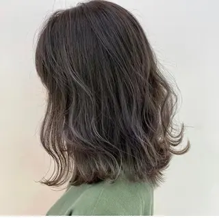 セミロング アダチ コウスケのヘアスタイル