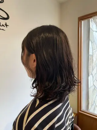 ミディアム chill out 甲斐千尋のヘアスタイル