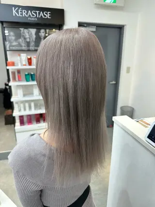 ロング 奥本 侑 ハイトーン、髪質改善のヘアスタイル