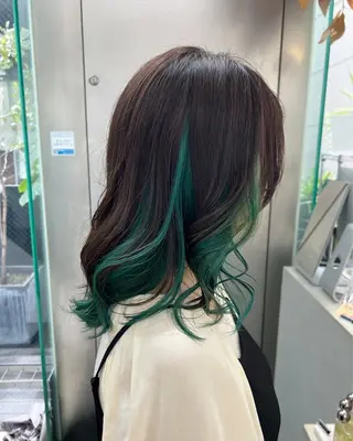 セミロング カラー インナーカラー/天神 ブリーチ/吉田のヘアスタイル