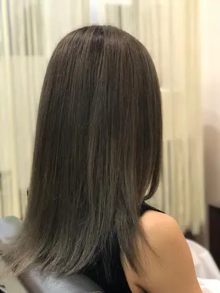 セミロング カラー 阿久津 泰幸のヘアスタイル