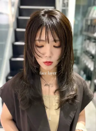 セミロング CHERIEブリーチ ダブルカラー　天神のヘアスタイル