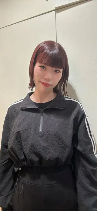 カラー ピエドプール NINAのヘアスタイル