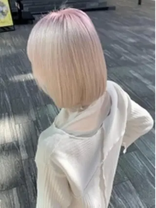 ショート カラー 前田 桃花のヘアスタイル